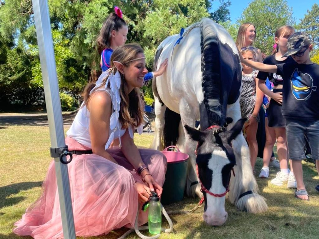 Loes and Elsie in Garth Park